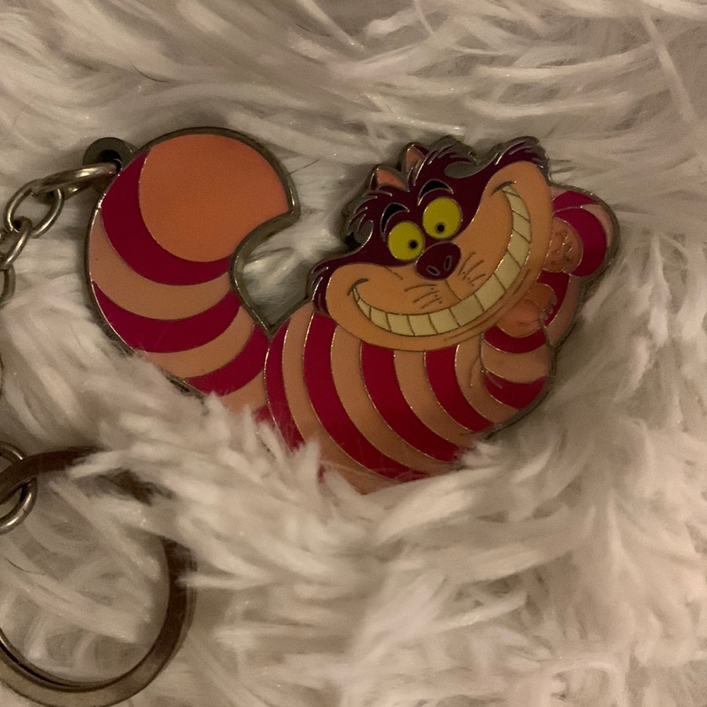 Alice in Wonderland Cheshire Cat key chain